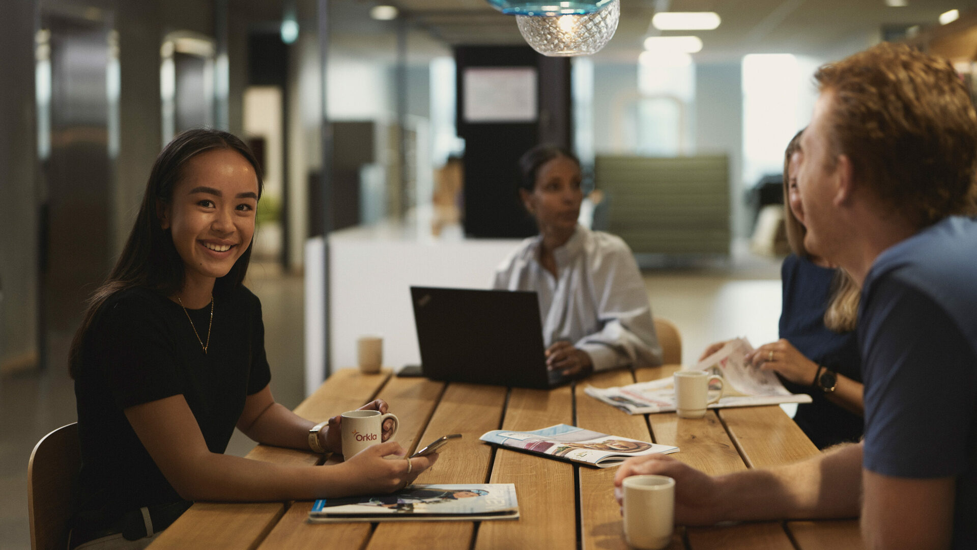 medarbetare-i-kontorsmiljo-scaled-aspect-ratio-16-9